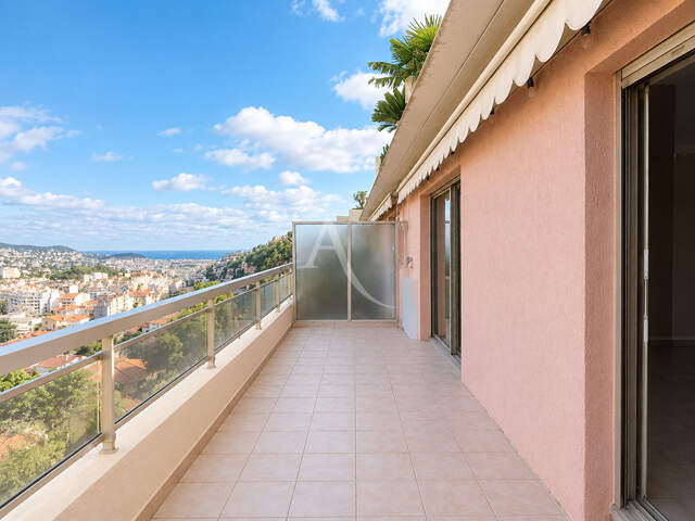 NICE NORD : 3 PIECES TRAVERSANT AVEC VUE PANORAMIQUE ET DOUBLE GARAGE — photo du bien