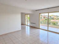 NICE NORD : 3 PIECES TRAVERSANT AVEC VUE PANORAMIQUE ET DOUBLE GARAGE — photo 2