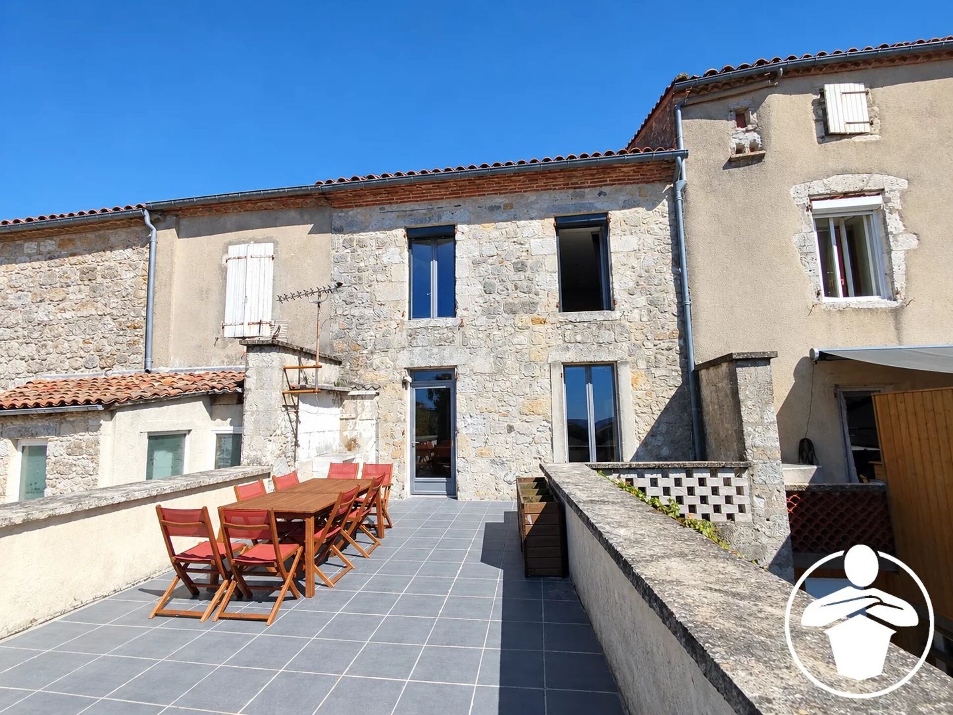 Maison 6 pièces 212 m² · à Laplume · 212 m² · 189 900 €
