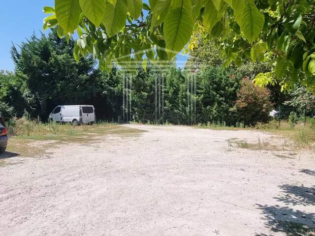 SORGUES - A USAGE PROFESSIONNEL — photo du bien