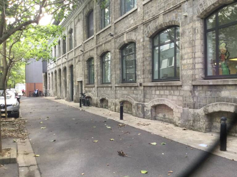EXCLUSIVITÉ - IMMEUBLE 1 500 M² AVEC 6 PARKINGS — photo 1
