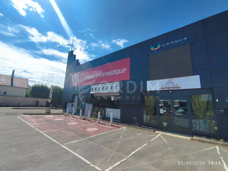 AUXERRE - 9 RUE DU MOULIN DU PRESIDENT - LOCAL DE 87M² AVEC VITRINE ET PARKINGS — photo 1