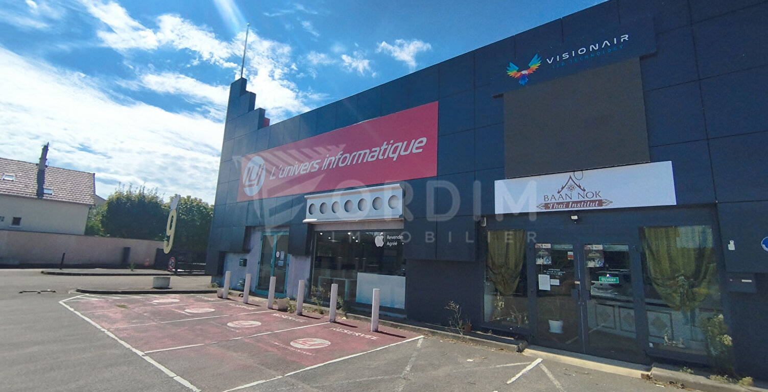 AUXERRE - 9 RUE DU MOULIN DU PRESIDENT - LOCAL DE 87M² AVEC VITRINE ET PARKINGS — photo 1