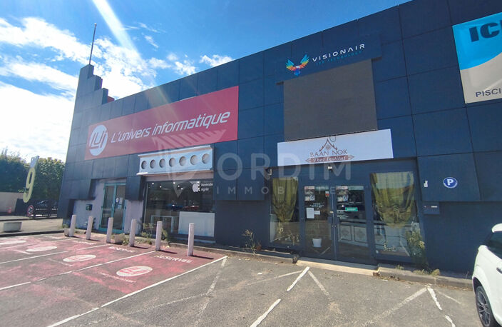 AUXERRE - 9 RUE DU MOULIN DU PRESIDENT - LOCAL DE 87M² AVEC VITRINE ET PARKINGS — photo 2