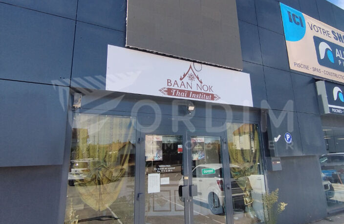 AUXERRE - 9 RUE DU MOULIN DU PRESIDENT - LOCAL DE 87M² AVEC VITRINE ET PARKINGS — photo 3