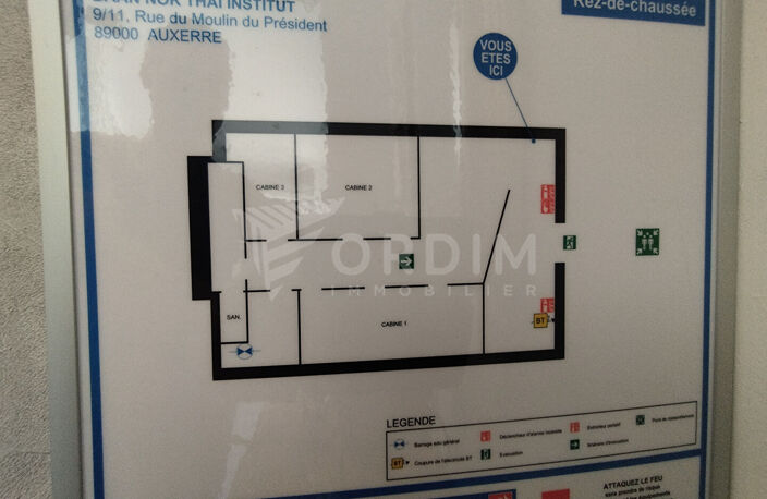 AUXERRE - 9 RUE DU MOULIN DU PRESIDENT - LOCAL DE 87M² AVEC VITRINE ET PARKINGS — photo 5