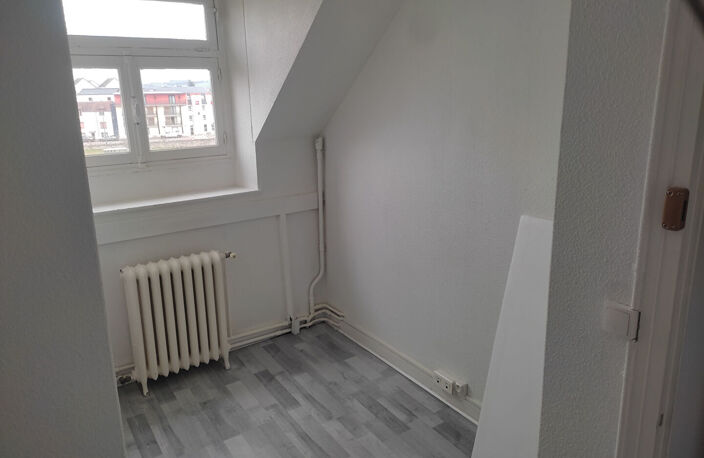 AUXERRE 25 QUAI DE LA REPUBLIQUE - BUREAU DE 15.50M² — photo 3