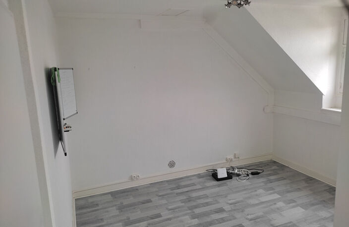 AUXERRE 25 QUAI DE LA REPUBLIQUE - BUREAU DE 15.50M² — photo 4