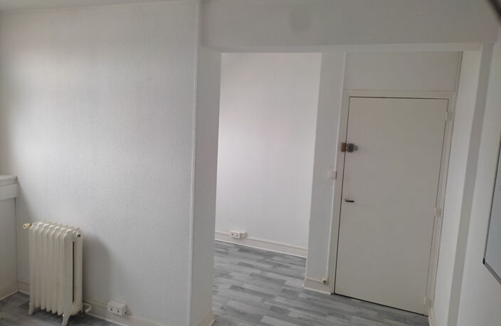 AUXERRE 25 QUAI DE LA REPUBLIQUE - BUREAU DE 15.50M² — photo 5