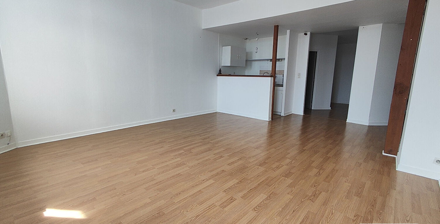 GRAND T1 DE 53 m² PROCHE DENIS DUSSOUBS — photo 1