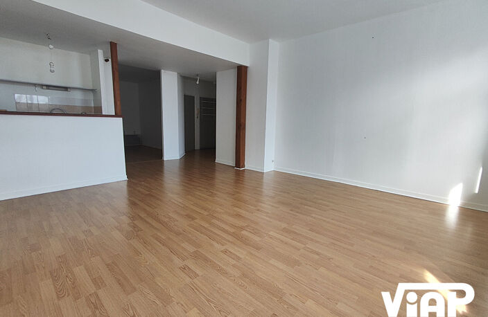 GRAND T1 DE 53 m² PROCHE DENIS DUSSOUBS — photo 2