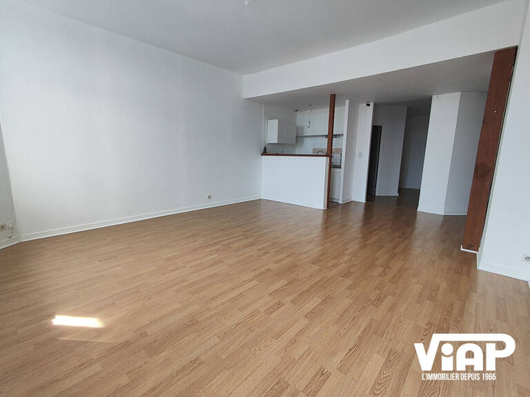GRAND T1 DE 53 m² PROCHE DENIS DUSSOUBS — photo 1