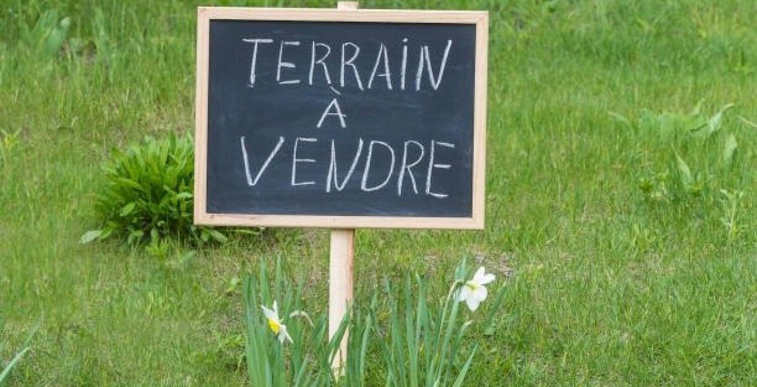 TERRAIN CONSTRUCTIBLE 722 m2 — photo 1