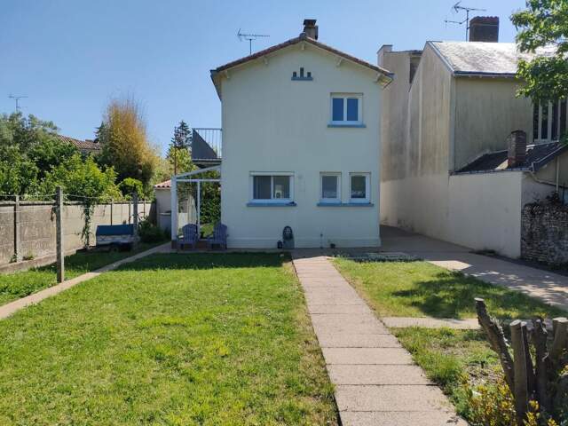 Maison deux chambres, deux salles d'eau, trois garages, jardin ! — photo du bien