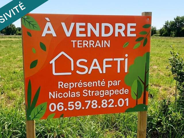 Terrain constructible borné env 700m2 — photo du bien