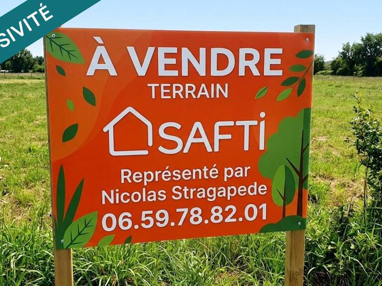 Terrain constructible borné env 700m2 — photo 1