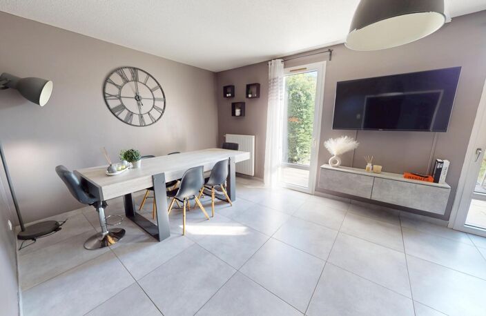 Maison mitoyenne T4  92 m²  Jardin, garage et terrasse — photo 2