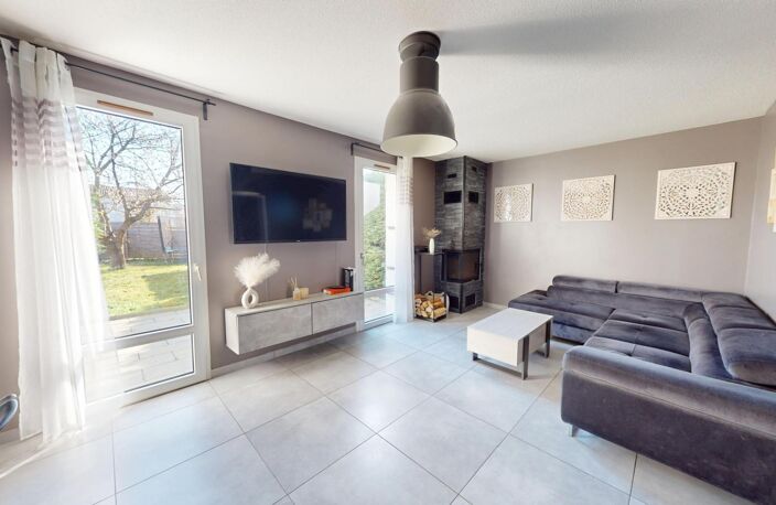 Maison mitoyenne T4  92 m²  Jardin, garage et terrasse — photo 3