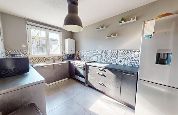 Maison mitoyenne T4  92 m²  Jardin, garage et terrasse — photo 4