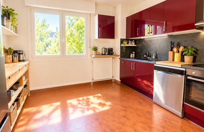APPARTEMENT GRAND T3 LUMINEUX  BALCON  ASCENSEUR GARAGE A DEUX PAS DU CENTRE DE LA ROCHELLE  ! — photo 2