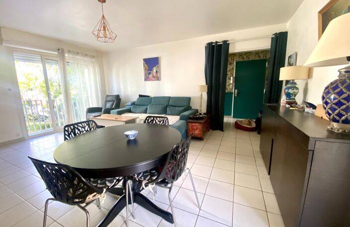 APPARTEMENT GRAND T3 LUMINEUX  BALCON  ASCENSEUR GARAGE A DEUX PAS DU CENTRE DE LA ROCHELLE  ! — photo 4