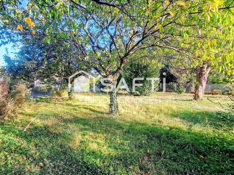 Terrain boisé et constructible  de 585m2 proche centre-ville !!! — photo 1