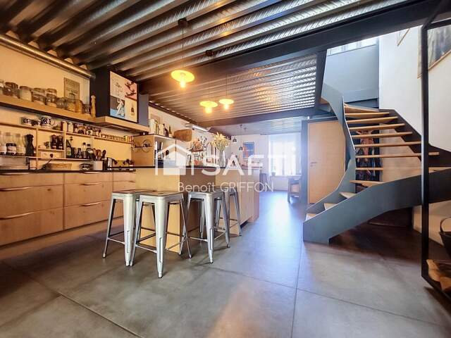 Maison de ville rénovée avec goût, 3 chambres, jardin clos et garage — photo du bien