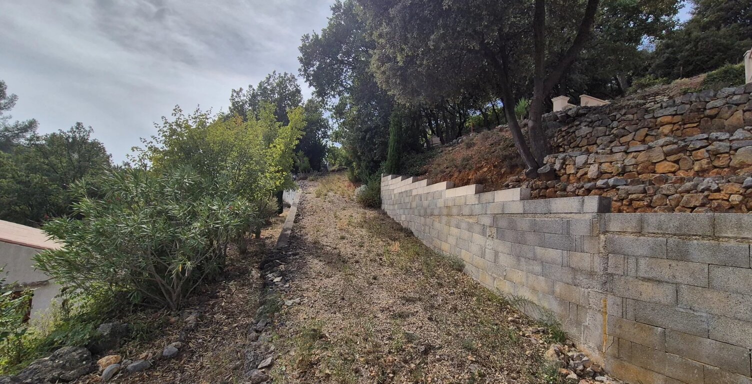 Terrain Le Luc - 1229 m² - Non constructible — photo 1