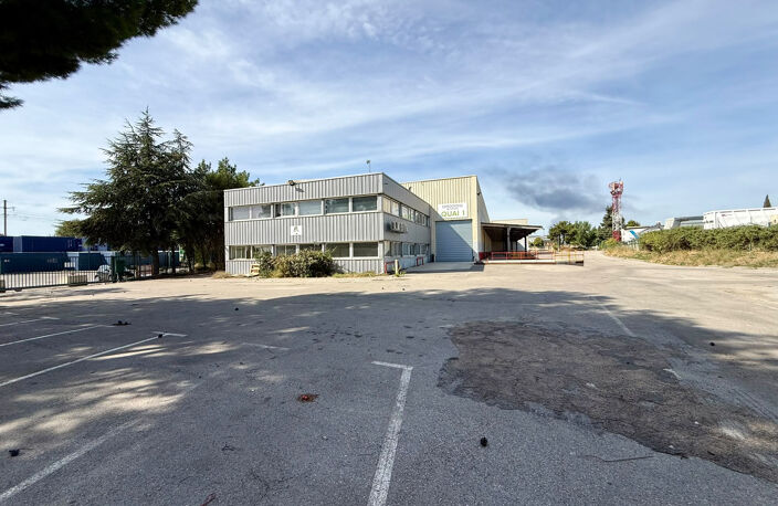 Ensemble immobilier industriel   2 940 m2   Terrain 5 915 m2 — photo 2