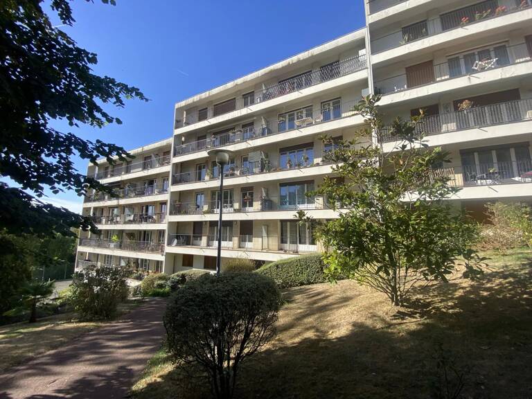 A LOUER - APPARTEMENT DE 4 PIECES SITUE A CHARTRES — photo 1