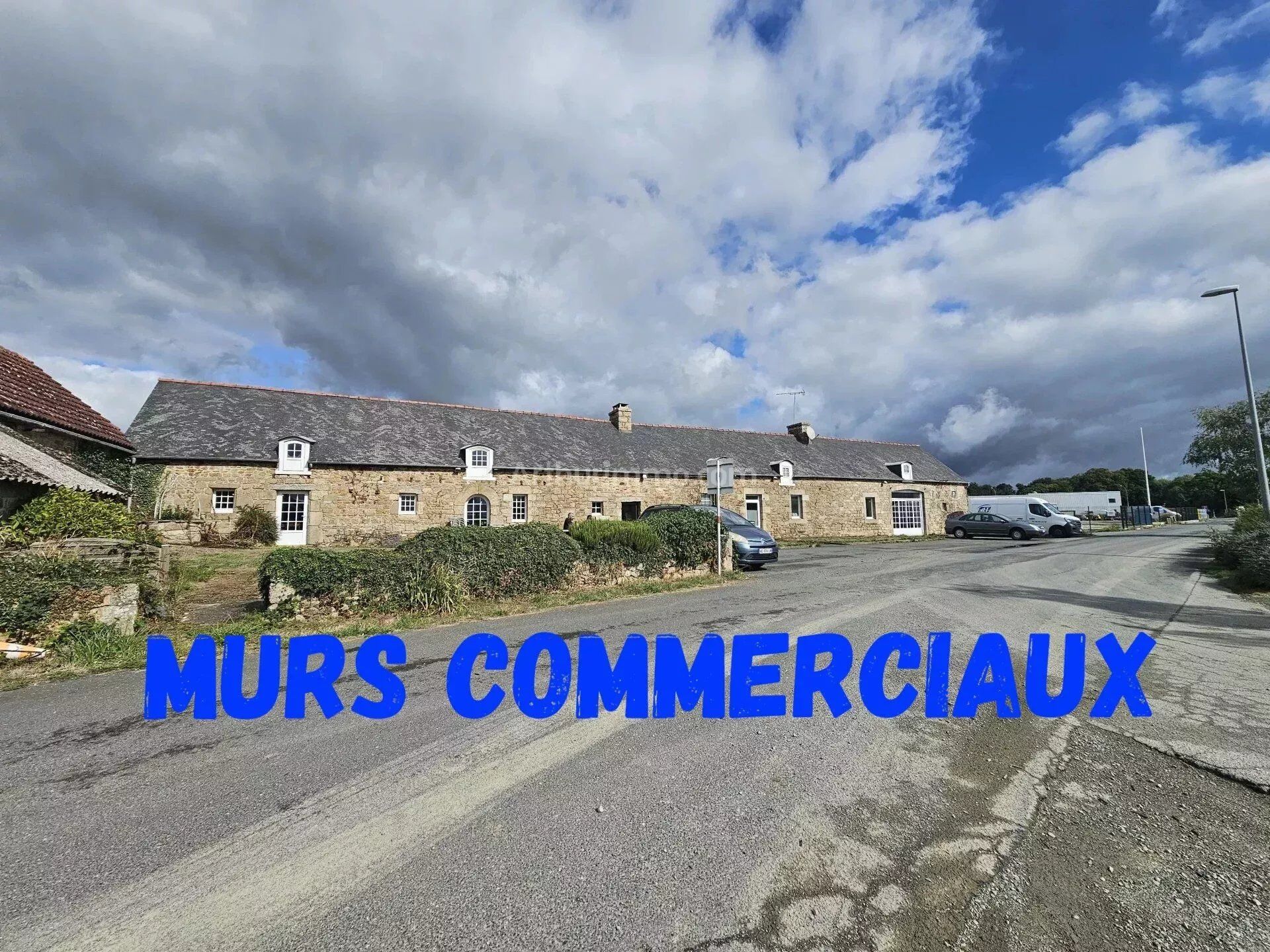 Local commercial 226 m² · à Ploumagoar · 226 m² · 530 000 €
