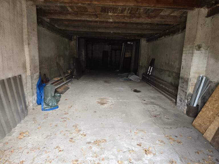 BOX DE STOCKAGE AVEC ETAGE EN CENTRE VILLE — photo 1