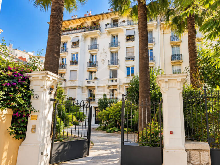 NICE - FLEURS / DEPOILLY : VASTE 4 PIÈCES TRAVERSANT AVEC BALCONS DANS UN BEAU BOURGEOIS — photo 1