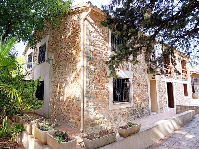 Maison d'Exception de 245 m²  Ancien Chai Viticole Rénové en 2000 — photo du bien