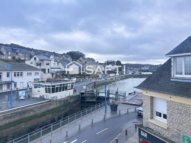 située à  Port en Bessin avec vue sur la mer — photo 1