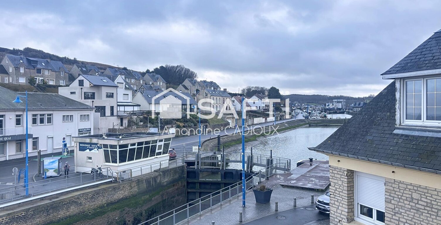 située à  Port en Bessin avec vue sur la mer — photo 1