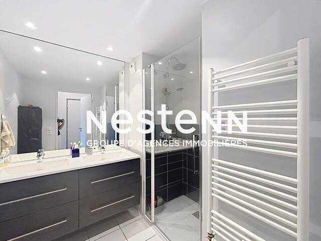 Appartement T4 BRON - 77 m2 - 3 chambres - Grande terrasse - Cave - Immeuble récent - 69500 BRON — photo du bien