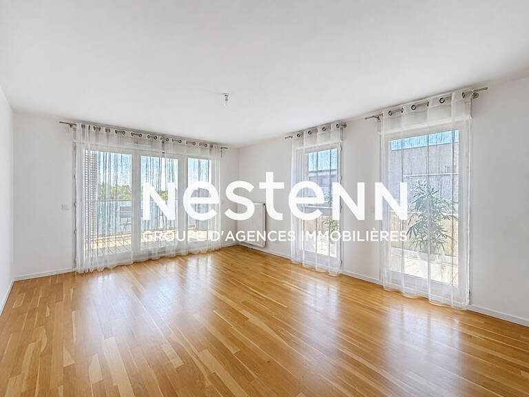 Appartement T4 BRON - 77 m2 - 3 chambres - Grande terrasse - Cave - Immeuble récent - 69500 BRON — photo 1