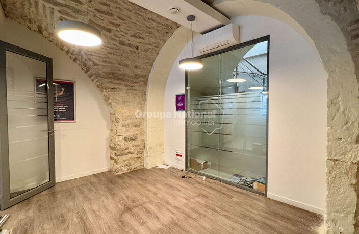 Local professionnel rénové - Centre de Marguerittes — photo 3