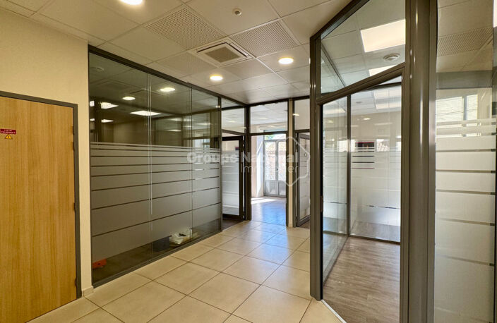 Local professionnel rénové - Centre de Marguerittes — photo 4