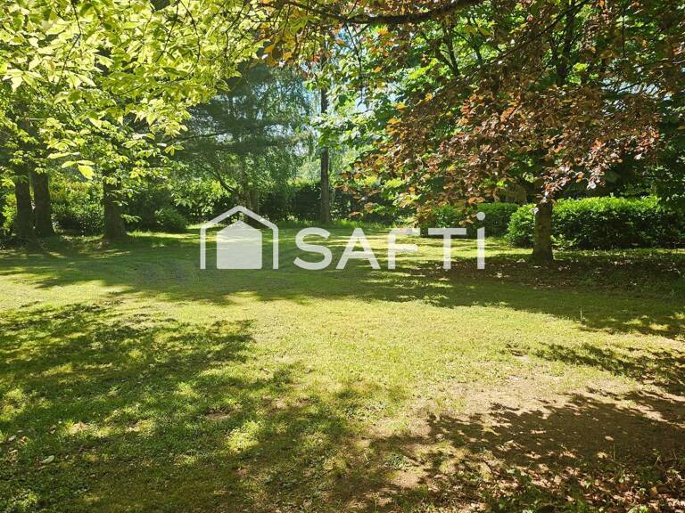 Magnifique terrain de 50 ares avec 20 ares constructibles pouvant être divisés en deux fois 10 ares . Ce terrain se situe à Rignovelle, village au calme à 10 minutes de Lure — photo 1
