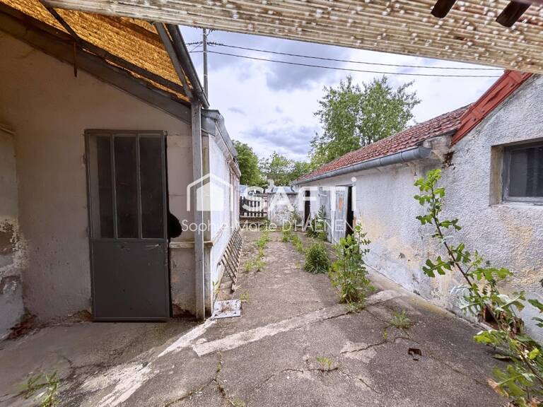 Maison de ville à rénover avec cour et dépendances — photo 1