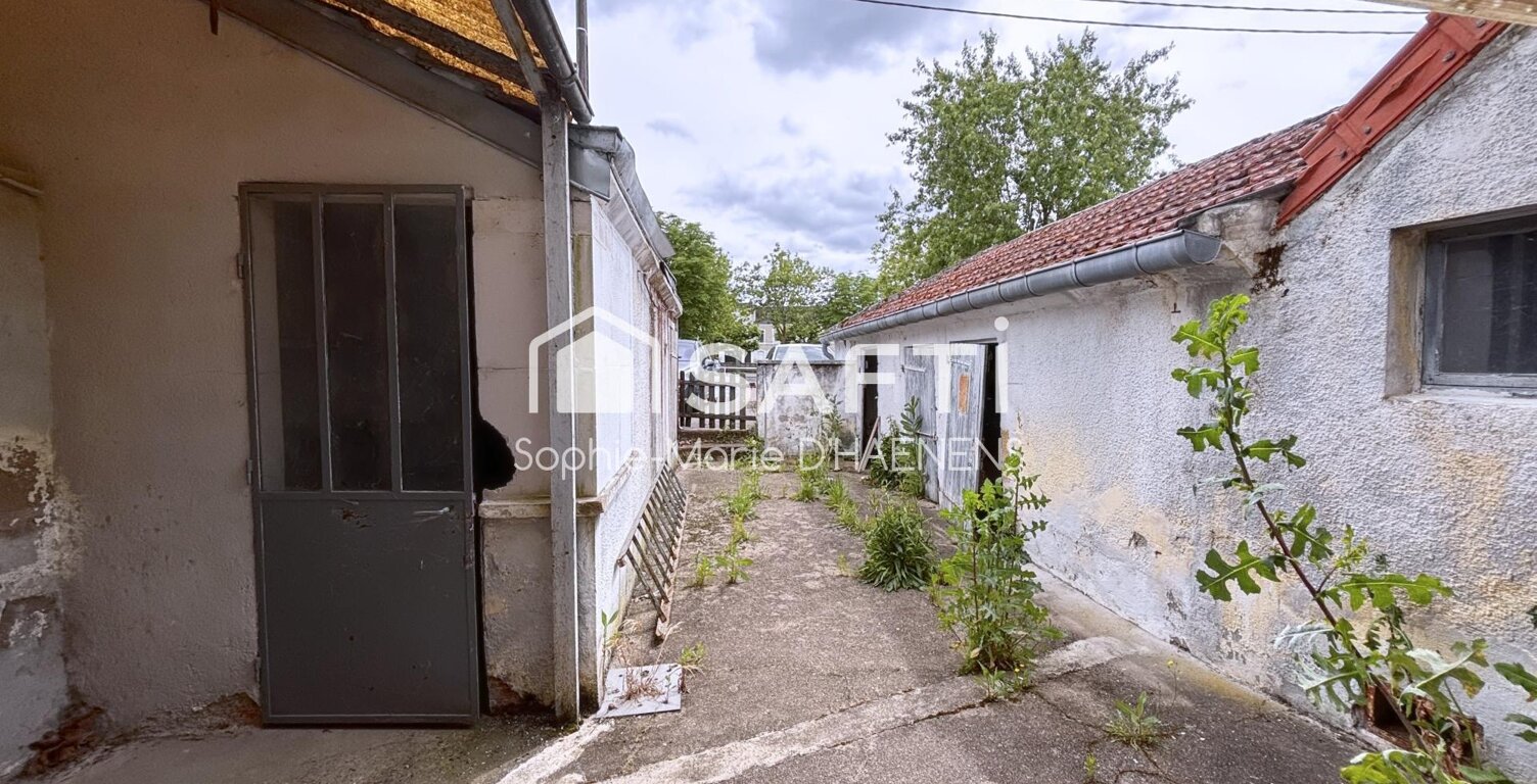 Maison de ville à rénover avec cour et dépendances — photo 1