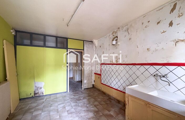 Maison de ville à rénover avec cour et dépendances — photo 4