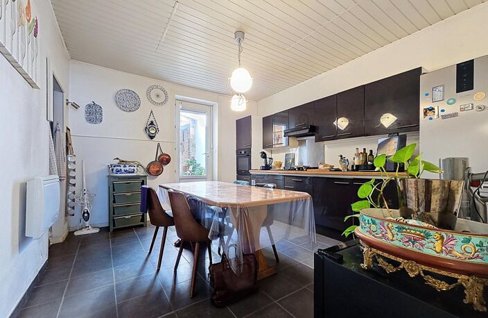 Maison rénovée de 158 m² avec terrasses, bureau et potentiel supplémentaire  Cœur d'Hérépian — photo 3