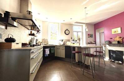 Grande Propriété, 8 chambres, jardin, stationnement 4 véhicules. — photo du bien