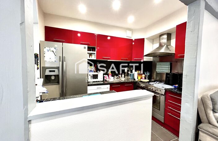 Propriété composée de deux logements  1052 m² de terrain clôturé — photo 3