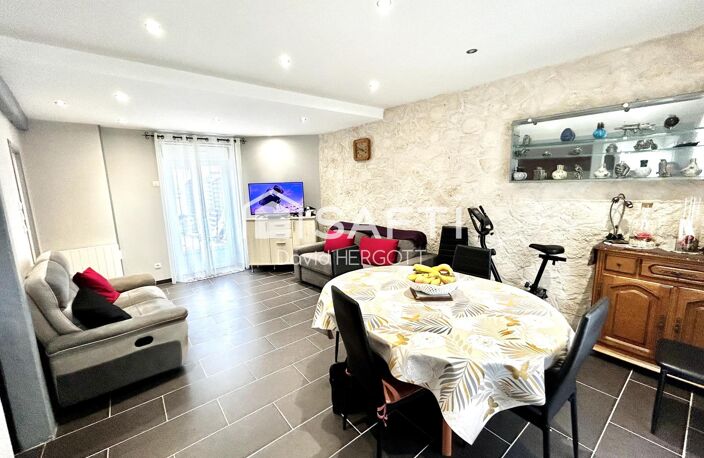 Propriété composée de deux logements  1052 m² de terrain clôturé — photo 5
