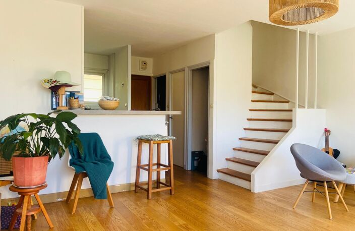 PESSAC / PROCHE CENTRE VILLE ET DOMAINE UNIVERSITAIRE / T4 DUPLEX 68M2 / LUMINEUX / 3CHBRES / BALCON / CAVE ! — photo 2