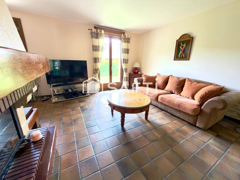 Dans le charmant village de Mello, venez découvrir une maison pensée pour profiter de chaque espace — photo 1